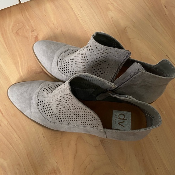 Dolce Vita Light Gray Heeled Ankle Boots - Picture 5 of 8